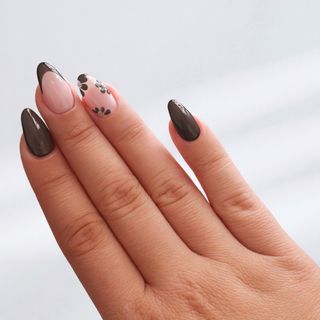 MANICURA Y PEDICURA