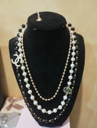 Collar Chanel Diseño Perlas Negras y Blancas