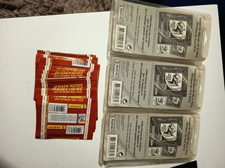 3 Blíster con 120 cromos y 14 Sobres Mundial 2010.