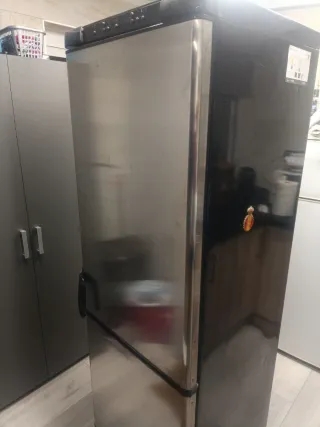 Nevera combi acero inoxidable y negro