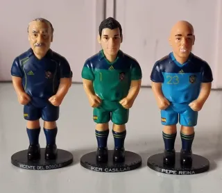 Figuras fútbol España y lata camiseta
