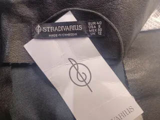 Falda polipiel negra talla cuarenta sin estrenar