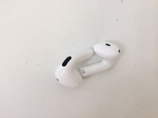 in-ear apple airpods 4 gen