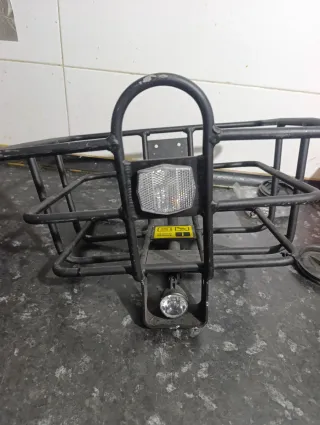 Portaequipajes delantero bicicleta con luz