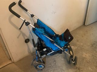 Carrito de bebé azul