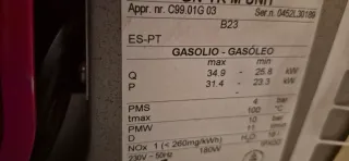 Caldaia Ferroli a gasolio grigio/rosso