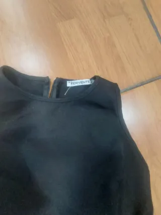 Elegante vestido negro de encaje