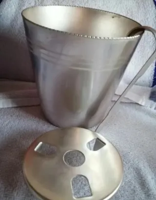 Cubeta de hielo con pinza y base