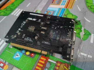 Tarjeta Gráfica ASUS NVIDIA GT 740