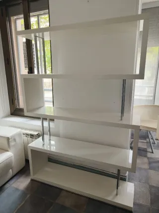 Estantería blanca moderna