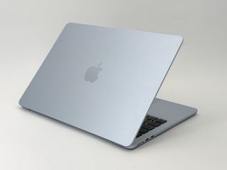 MacBook Air 13" M4 (2025) 10 CPU/10 GPU núcleos - SSD 512GB - 16GB RAM - Azul Cielo