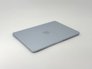 MacBook Air 13" M4 (2025) 10 CPU/10 GPU núcleos - SSD 512GB - 16GB RAM - Azul Cielo