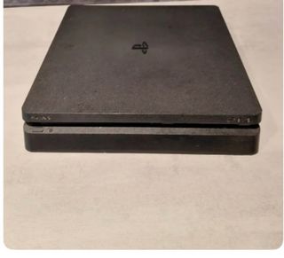 PS4 Slim (PlayStation 4) Nera
