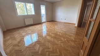 Acuchillado y barnizado de suelos de madera