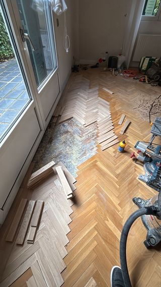 Acuchillado y barnizado de suelos de madera