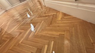 Acuchillado y barnizado de suelos de madera