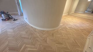 Acuchillado y barnizado de suelos de madera