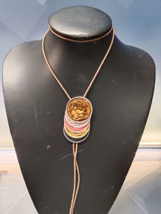 5 collares, colgantes diferentes, con material reciclado y cadena, observa las fotos