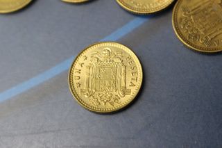 42 monedas de 1 peseta de 1966.