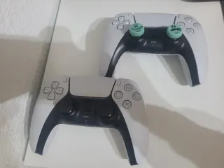 Mando DualSense PS5 Blanco y Negro