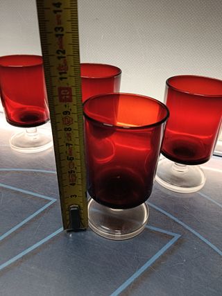 5 copas, preciosos vasos de cristal rojos, 9 cm.