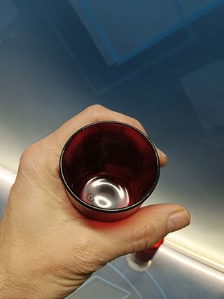 5 copas, preciosos vasos de cristal rojos, 9 cm.