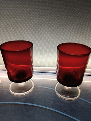 5 copas, preciosos vasos de cristal rojos, 9 cm.