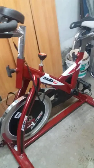 Bicicleta de Spinning BH SB1.0 Vermelha