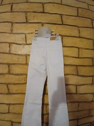 Pantalón vaquero flare blanco Stradivarius T.32