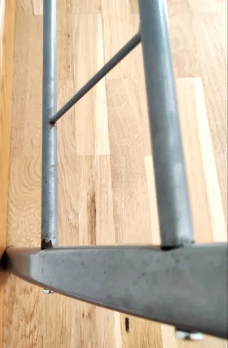 Mesa de cristal y metal