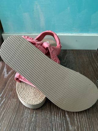 Chanclas verano rosas T39-40, muy ligeras.