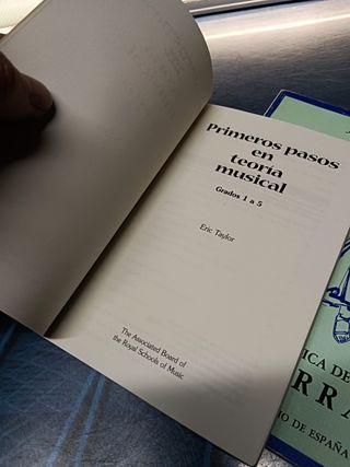 2 libros, Antología poética de la guitarra + Primeros pasos en teoría musical