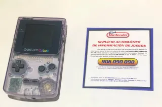 Game Boy Color morada Transparente con caja