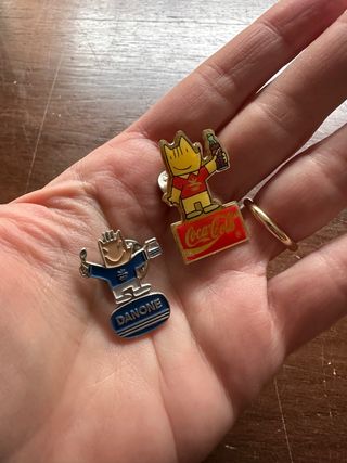 Lote Pins Danone y Coca Cola