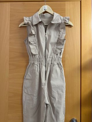 Mono largo beige con volantes