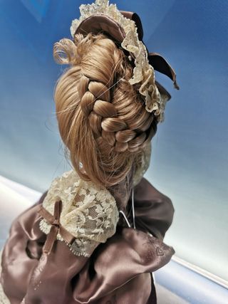 Muñeca , Fanas, 38 cm. cabeza de porcelana, perfecto estado, artesanal