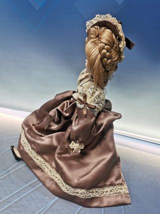 Muñeca , Fanas, 38 cm. cabeza de porcelana, perfecto estado, artesanal