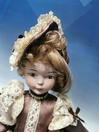 Muñeca , Fanas, 38 cm. cabeza de porcelana, perfecto estado, artesanal