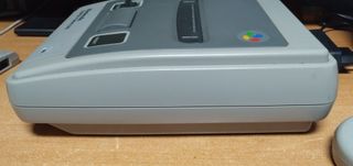 Super Famicom con mando y juego Dragon Quest V