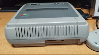 Super Famicom con mando y juego Dragon Quest V