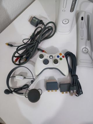 Xbox 360 con mando y accesorios