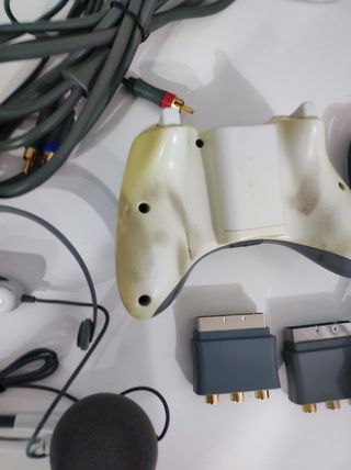 Xbox 360 con mando y accesorios