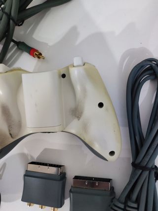 Xbox 360 con mando y accesorios