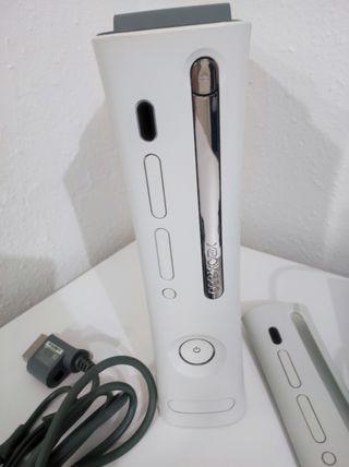 Xbox 360 con mando y accesorios