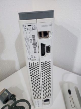 Xbox 360 con mando y accesorios