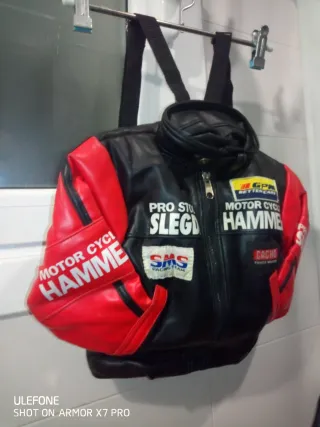 Mochila Estilo Biker Cuero Negro/Rojo