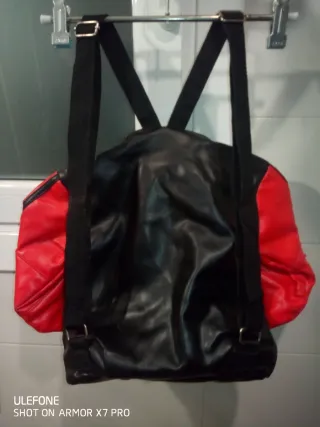 Mochila Estilo Biker Cuero Negro/Rojo