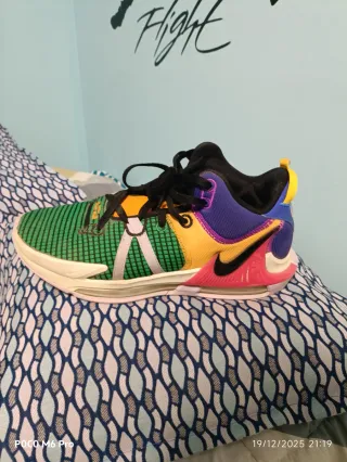 Nike Lebron Witness VII