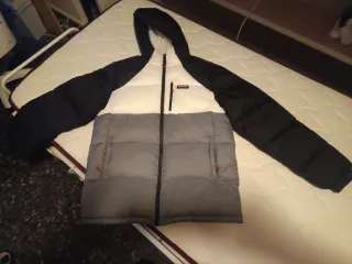 Chaqueta McKenzie Bomber Negra, Gris y Blanca