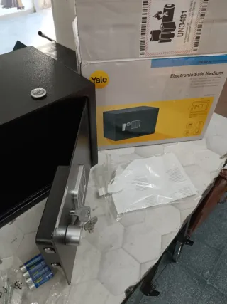 Caja Fuerte Yale YSV/250/DB1 Negra